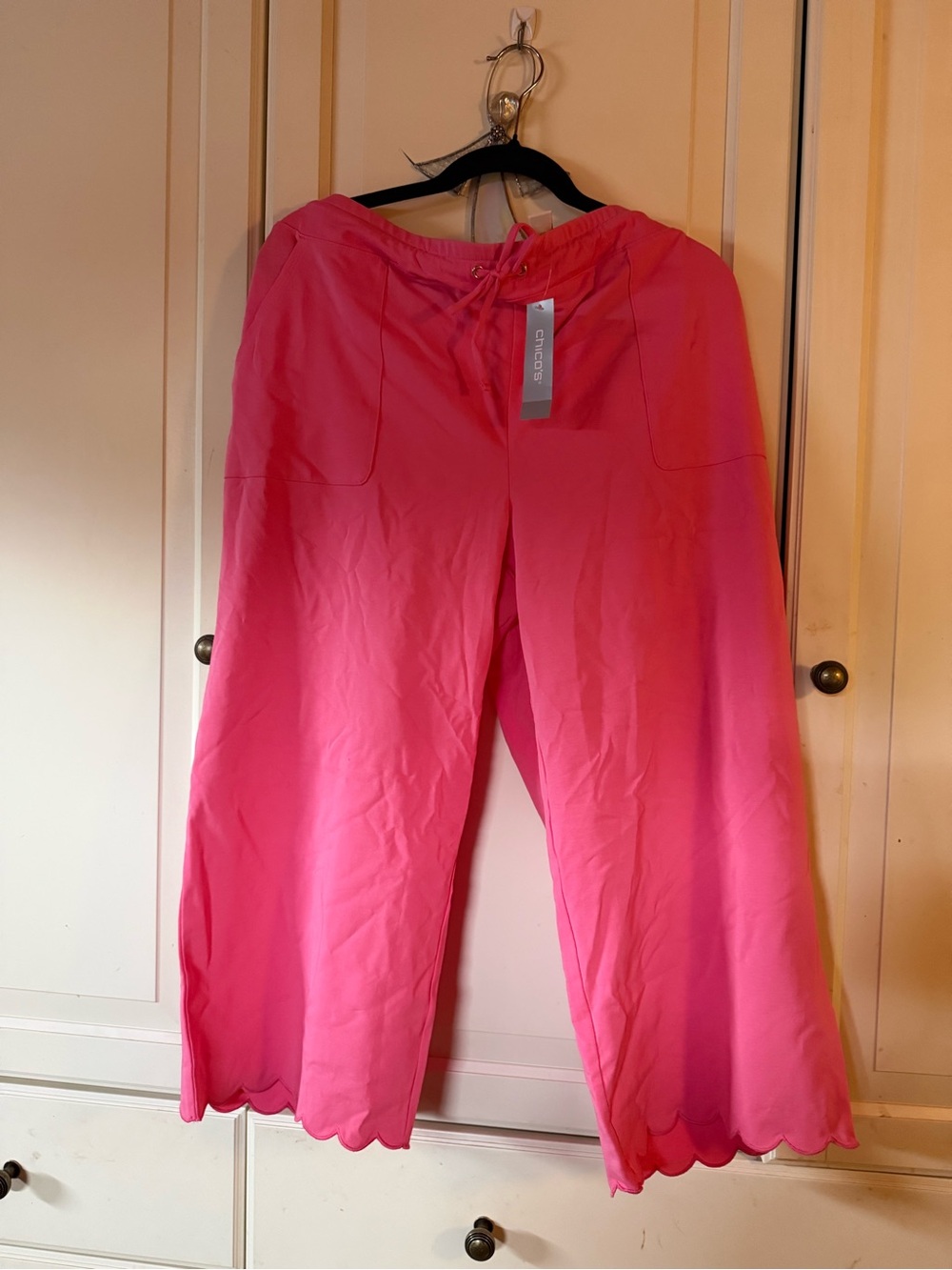 Chico's Bright Pink Scallop-Hem Wide Leg Capris